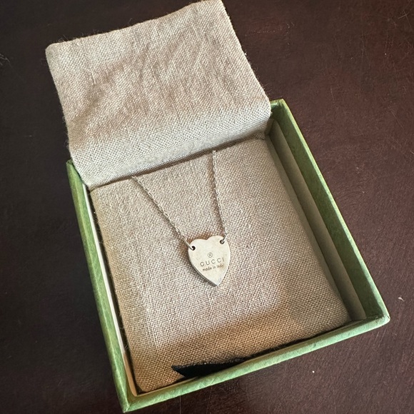 Gucci Silver Trademark Bracelet with Heart - Picture 1 of 2